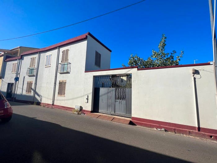 Casa con 6 locali in vendita in Uta