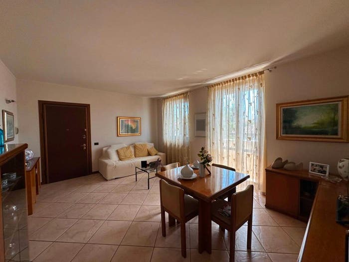 Appartamento trilocale in vendita in Via Giovanni Pascoli, Centro, Castano Primo
