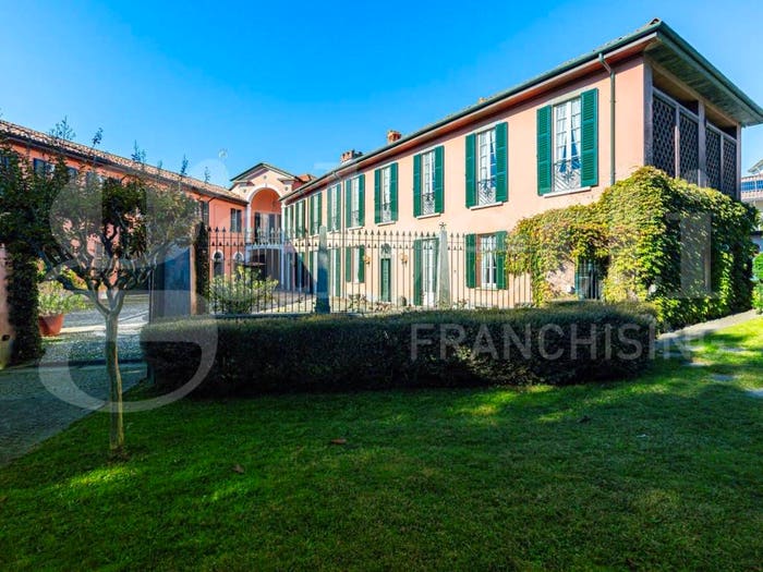 Casa con 6 locali in vendita in viale adamello, San Giovanni, Lecco