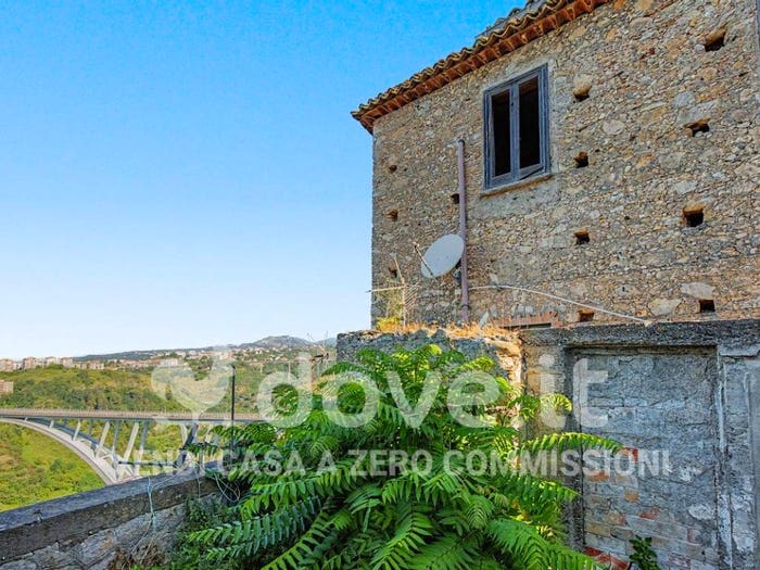 Casa trilocale in vendita in Vico Francesco Spizzirri, Centro Storico, Catanzaro