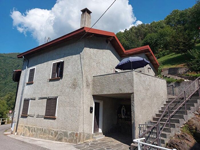 Casa trilocale in vendita in Località Piazzo, Bellano