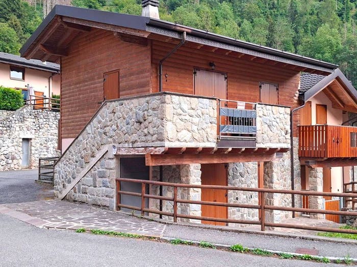 Appartamento trilocale in vendita in Via Ettore Cozzani, Isola di Fondra