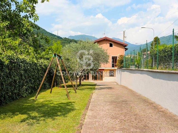 Casa quadrilocale in vendita in Via IV Novembre, Roé, Roè Volciano