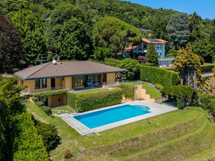 Casa con 6 locali in vendita in Comnago, Lesa