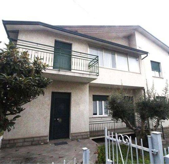 Casa con 6 locali in vendita in Via Secondo Casadei, Centro, Savignano sul Rubicone