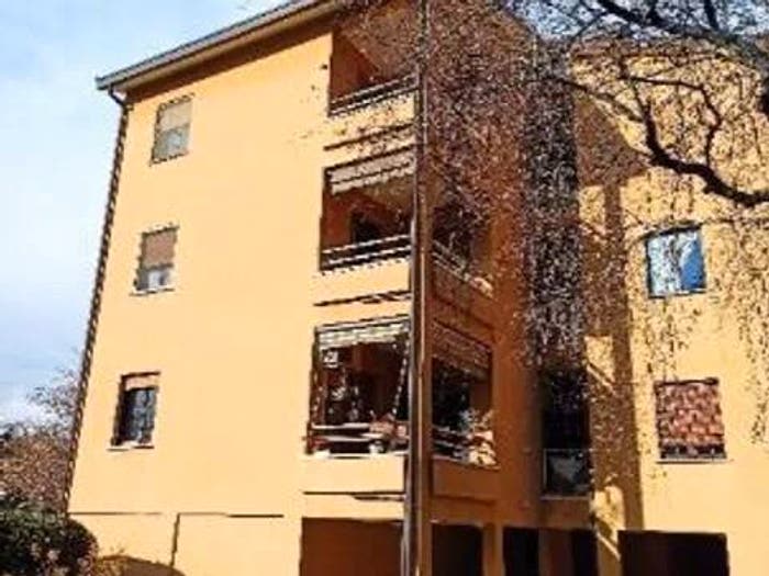 Appartamento trilocale in vendita in Via Calabria, Bernate La Ca', Arcore