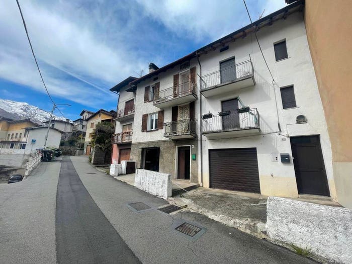 Casa trilocale in vendita in Via Sant'Iorio, Garzeno