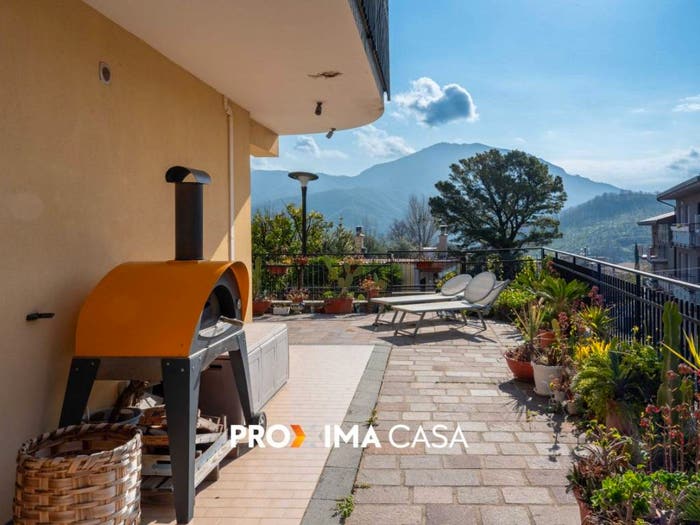 Casa con 6 locali in vendita in via pisacane carlo, Centro, Baronissi