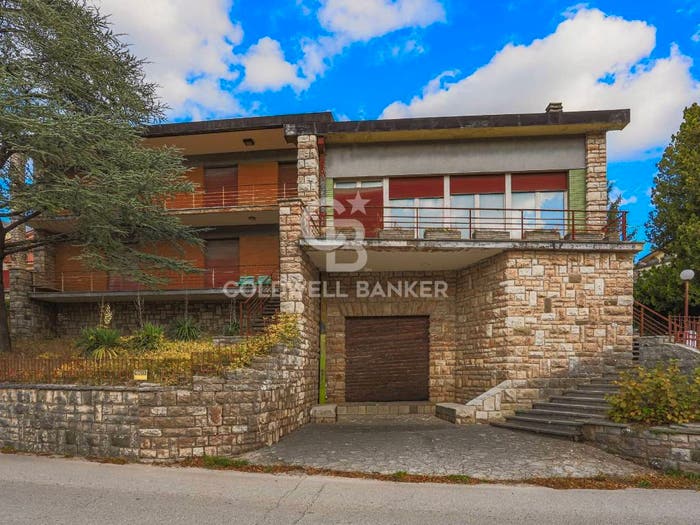 Casa con 6 locali in vendita in Via Martiri della resistenza, Centro, Cantiano