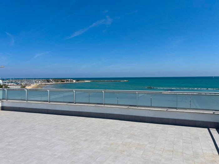 Appartamento con 6 locali in vendita in Stadio Lungomare Colombo, Pescara