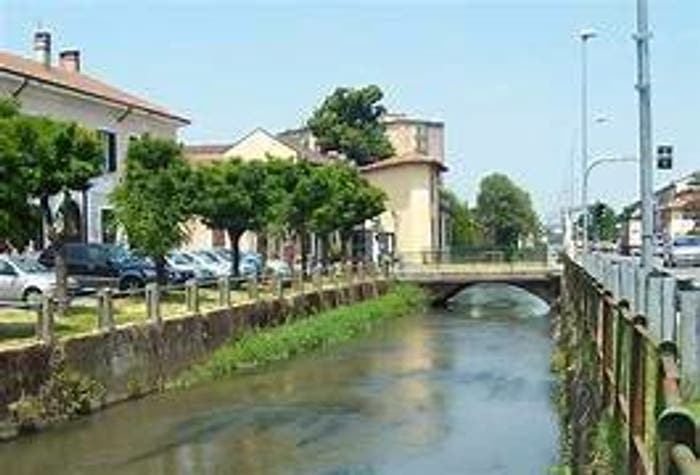Casa con 6 locali in vendita in Via Giacomo Puccini, Casarile