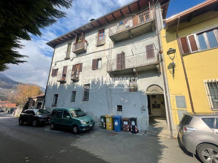 Appartamento con 6 locali in vendita in Via San Giuseppe Cottolengo, Centro, Cuorgnè