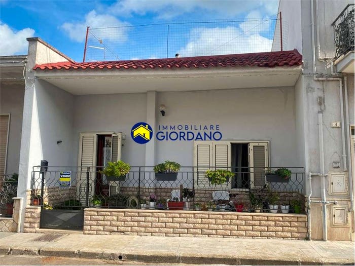 Casa quadrilocale in vendita in via De Amicis, Squinzano