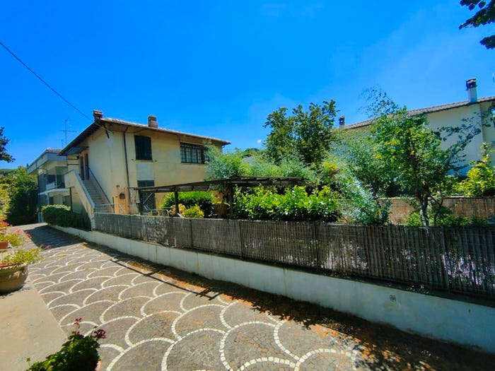 Appartamento trilocale in vendita in Via Novembre, Centro, Grottaferrata