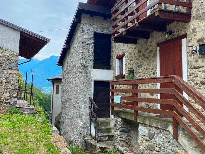Casa trilocale in vendita in Via Manescia, Traona