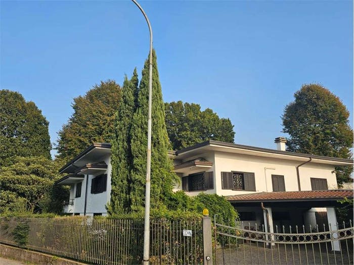 Casa con 6 locali in vendita in via monviso, Centro, Camparada