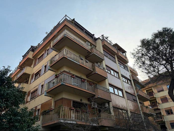 Appartamento con 5 locali in vendita in Piazza Ener Bettica, Ostia Ponente, Roma