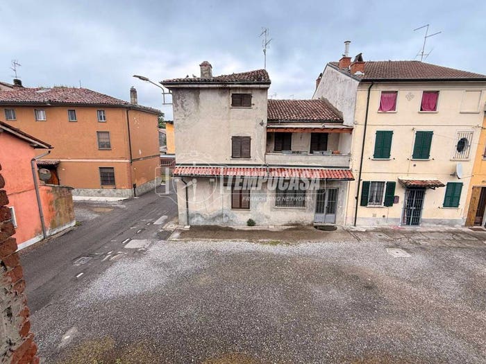 Casa con 5 locali in vendita in Via Andrea Costa, Centro, Portalbera