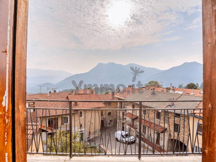 Appartamento con 6 locali in vendita in via sasso camana, Montegrino Valtravaglia