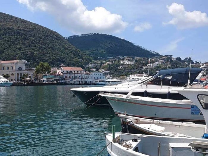 Appartamento quadrilocale in vendita in Via Porto, Centro, Ischia