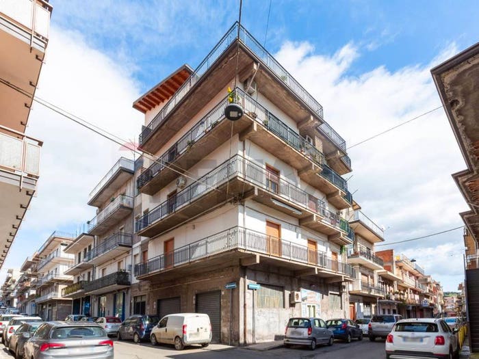 Appartamento quadrilocale in vendita in VIA UGO FOSCOLO, Paternò