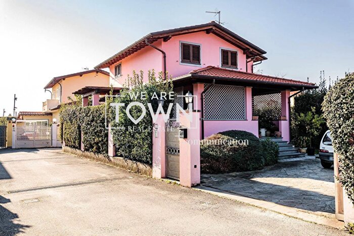 Casa con 6 locali in vendita in Via Tagliamento, Seravezza