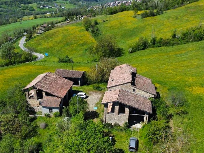 Casa con 6 locali in vendita in Via Roma No Number, Alta Val Tidone