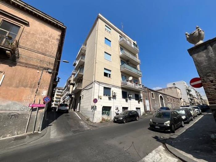 Appartamento trilocale in vendita in Via Fulci, Borgo, Catania