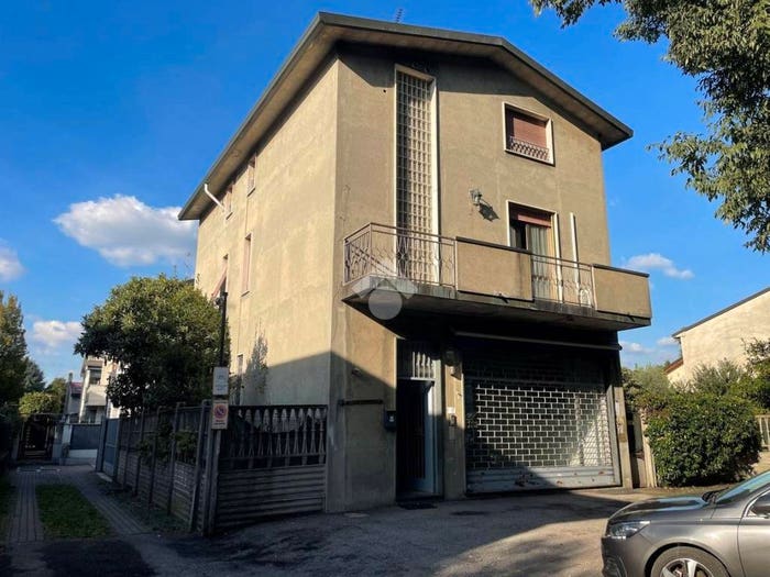 Casa quadrilocale in vendita in Via Alfonso Casati, Centro, Muggiò