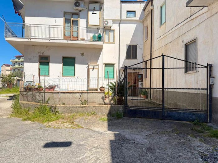 Appartamento quadrilocale in vendita in Via Oceania, Zona Capo Rizzuto Apriglianello Papanice, Crotone
