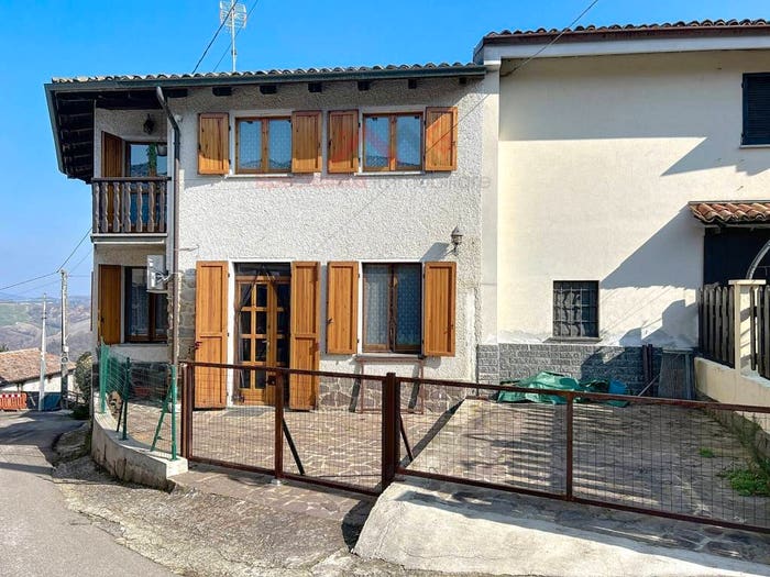 Casa trilocale in vendita in Frazione Bregne Superiore, Montesegale