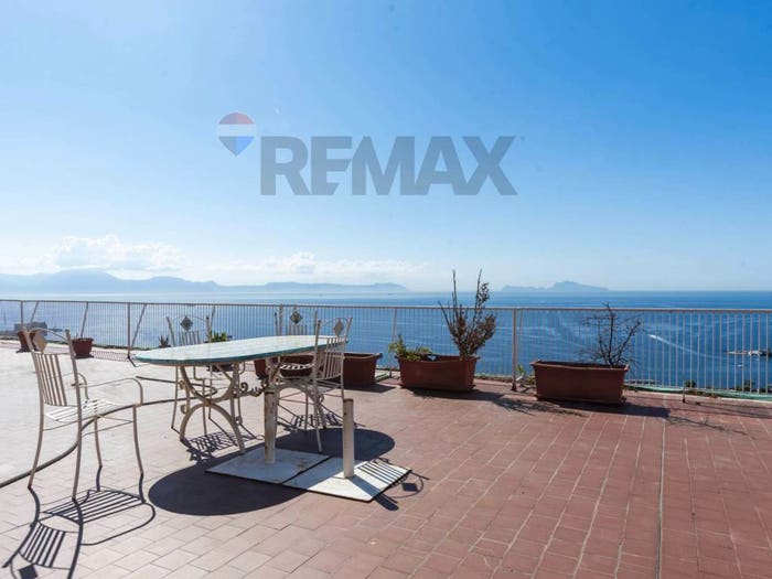 Appartamento con 6 locali in vendita in Via Del Parco Grifeo, Piazza Amedeo Parco Margherita, Napoli