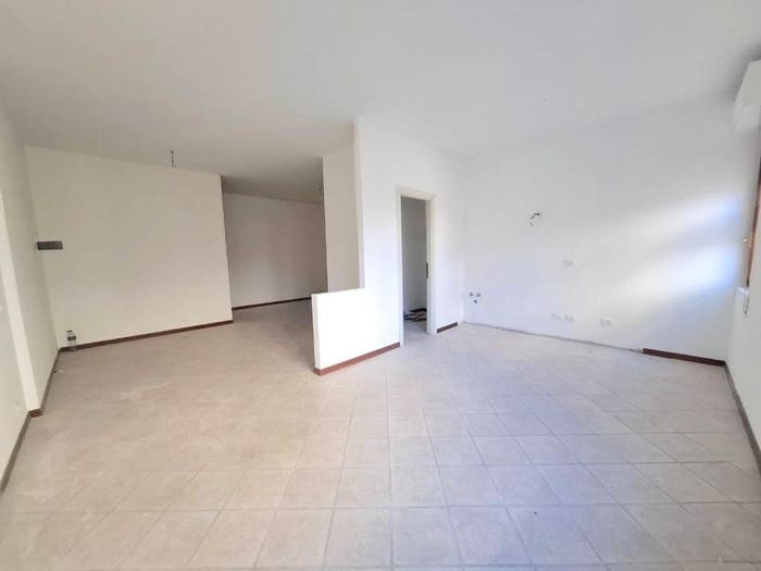 Appartamento quadrilocale in vendita in Via Provinciale Avenza Sarzana, Avenza, Carrara