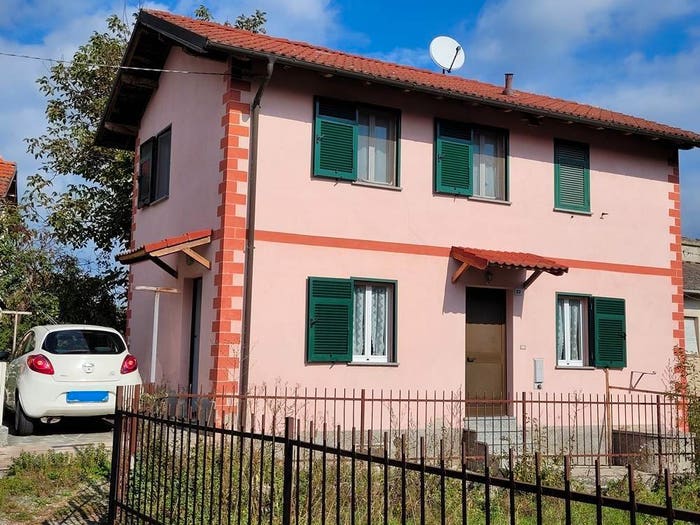 Casa con 6 locali in vendita in Via Battaglia, Centro, Mioglia