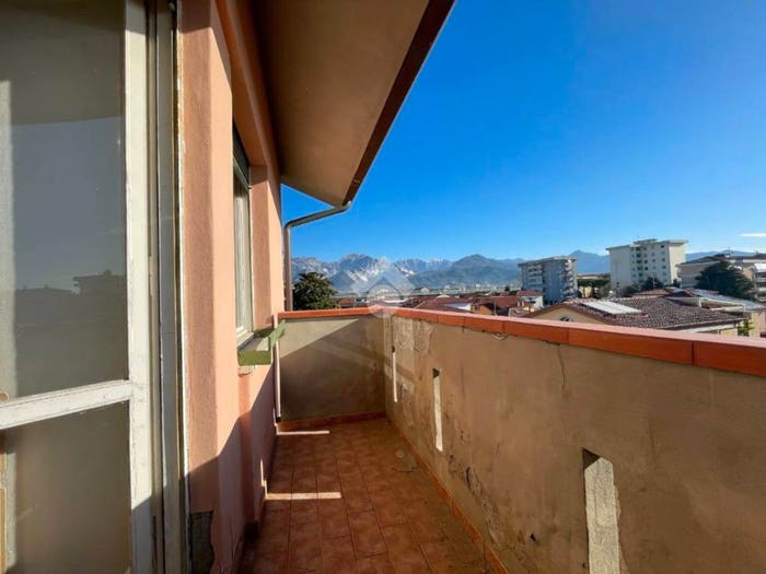 Appartamento quadrilocale in vendita in Via della Bassa, Marina di Carrara, Carrara