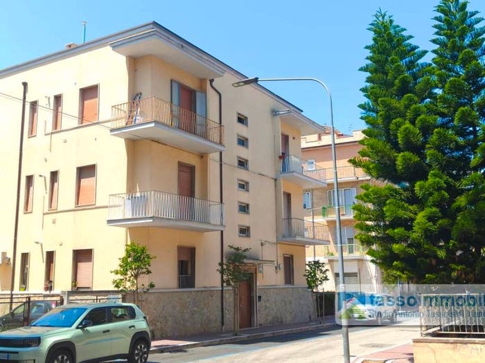 Appartamento trilocale in vendita in VIA MAZZINI, Centro, Ortona