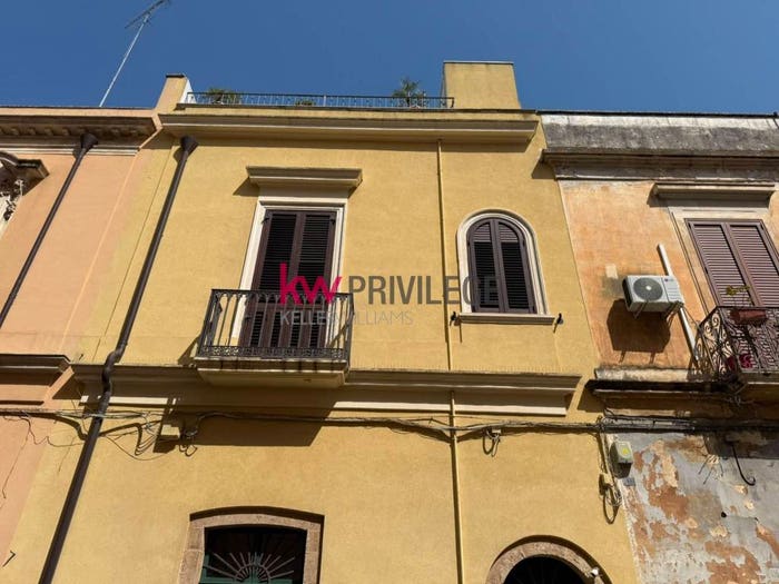 Appartamento trilocale in vendita in Via Settembre, Centro Storico, Brindisi