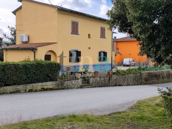 Appartamento con 5 locali in vendita in Via di Castello, Pomarance