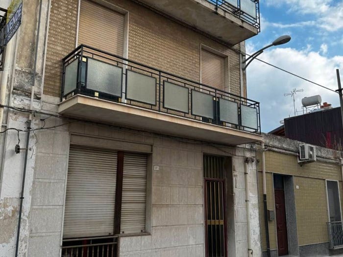 Casa con 6 locali in vendita in Floridia