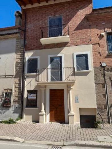 Casa quadrilocale in vendita in Viale Guglielmo Marconi, Centro, Ferentino