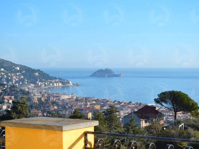Casa con 5 locali in vendita in Fenarina Via Neghelli Collina di Ponente, Alassio