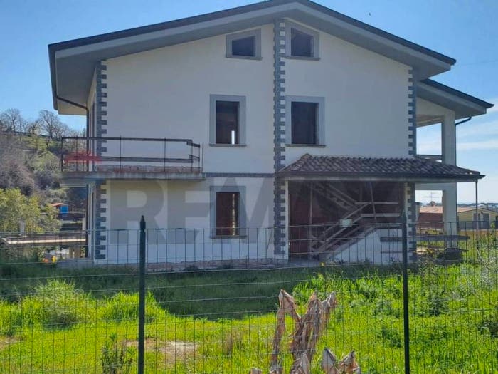 Casa con 6 locali in vendita in Centro, Minturno
