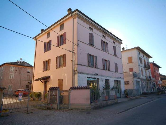 Appartamento con 5 locali in vendita in Via Martiri della Liberazione, Vicofertile, Parma