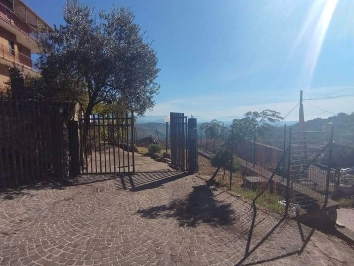 Appartamento con 5 locali in vendita in Via Le Caduti sul Lavoro, Sgurgola