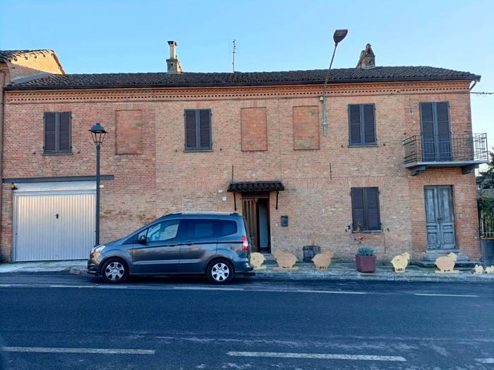 Casa con 6 locali in vendita in Via Novembre, Centro, Castagnole delle Lanze