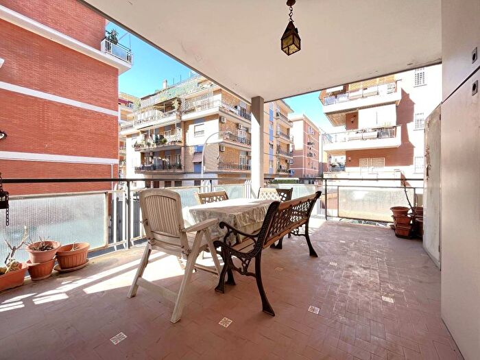 Appartamento trilocale in vendita in Via Alessandro Brisse, Portuense, Roma