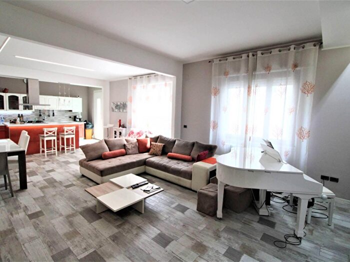 Appartamento con 6 locali in vendita in Via Ferdinando Magellano, Martinsicuro