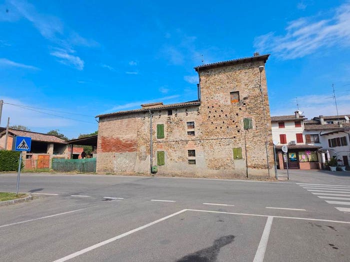 Casa con 6 locali in vendita in Via Martiri della Libertà, Lesignano de' Bagni