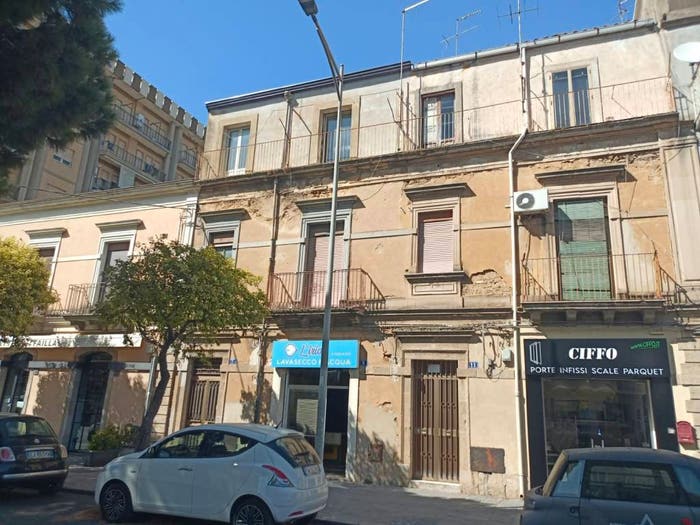 Appartamento quadrilocale in vendita in Via Giovanni Burgio, Centro, Caltagirone