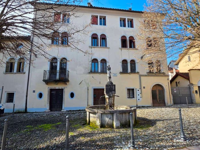 Casa con 6 locali in vendita in via Santa Maria dei Battuti, Centro, Belluno